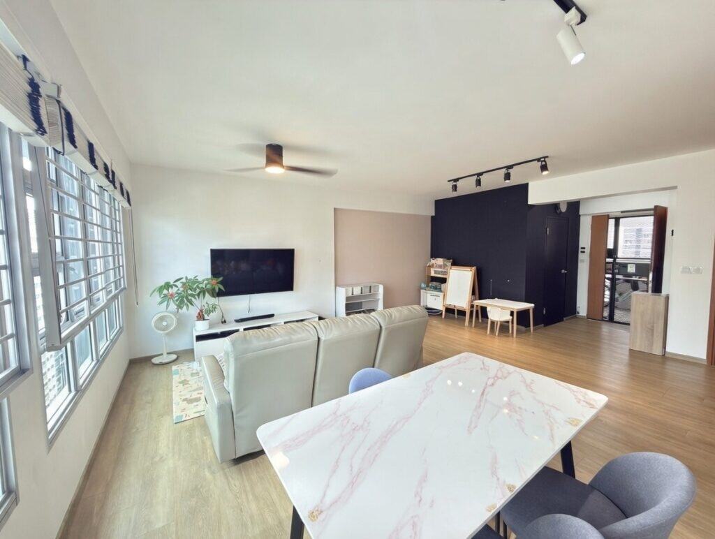 233B Sumang Lane - High Floor HDB 5 Room For Sale - Living Room